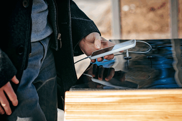 UAE_Warns___Juice_Jacking__Can_Steal_Your_Data_at_Public_Chargers