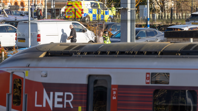 UK_Train_Stabbing__Lone_Attacker_Injures_11__Not_Terrorism - Namaste Headlines UK_Train_Stabbing__Lone_Attacker_Injures_11__Not_Terrorism