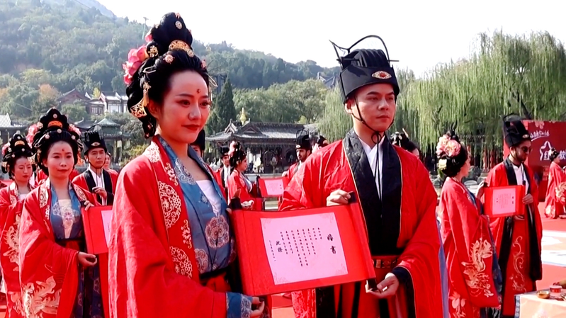 30+ Couples Tie the Knot in Hanfu at Grand Xi’an Collective Wedding video poster