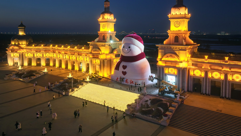1275I6TACBMJDD6J5251 - Namaste Headlines Harbin’s 19m Giant Snowman Structure Completed!