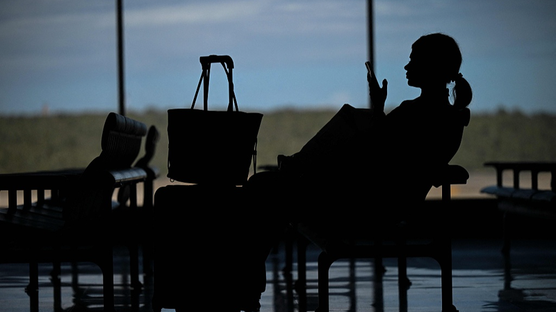 Flight Radar Reveals Empty Skies Over Venezuela After Trump’s Closure Order video poster