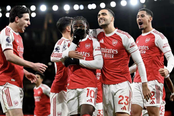 Is Arsenal Their Own Biggest Rival? ⚽ Sideline Story's Football Rundown video poster