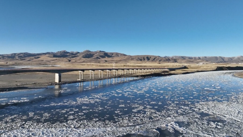A2SPPQD8YQOSO5P0FPAI - Namaste Headlines Winter Magic: Floating Ice Paints the Yellow River in Gansu & Shanxi ❄️ video poster