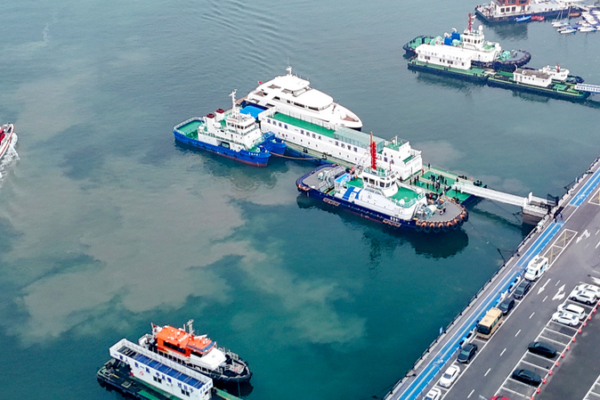 China’s First Hydrogen-Electric Tugboat Boosts Green Port Operations