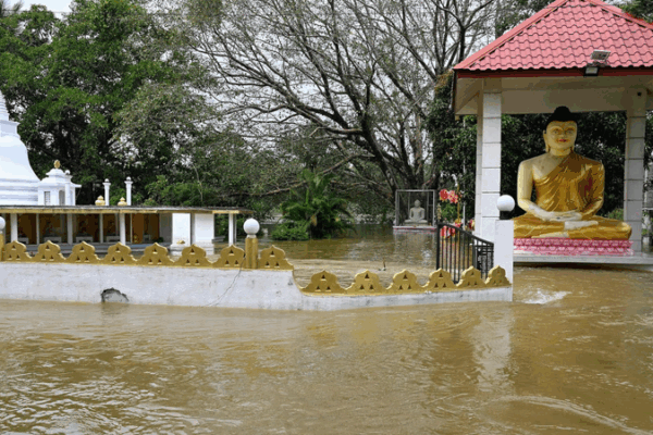 Aid_Race_Kicks_Off_as_Asia_Flood_Death_Toll_Tops_1_200