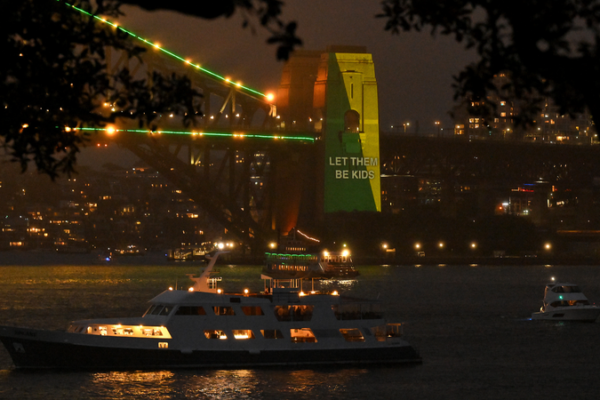 Australia_s_Historic_Social_Media_Ban_for_Under_16s_Takes_Effect video poster