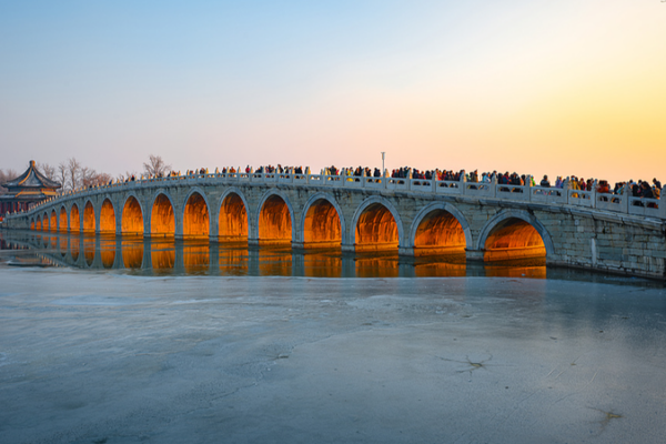 Golden Glow at Beijing’s Seventeen-arch Bridge This Winter Solstice video poster