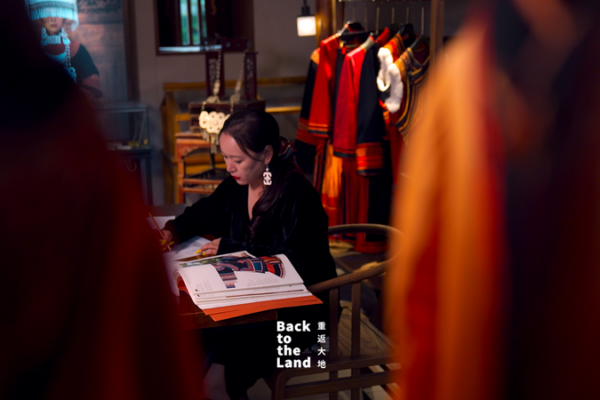 CHINAYI__Reviving_Yi_Embroidery_with_Modern_Flair video poster