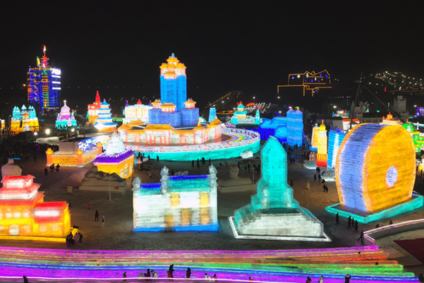 Changchun_Ice_and_Snow_World_Transforms_into_a_Winter_Wonderland