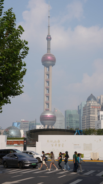 Cyberpunk_Shanghai__Neon_Lit_Skyscrapers_and_Futuristic_Vibes video poster