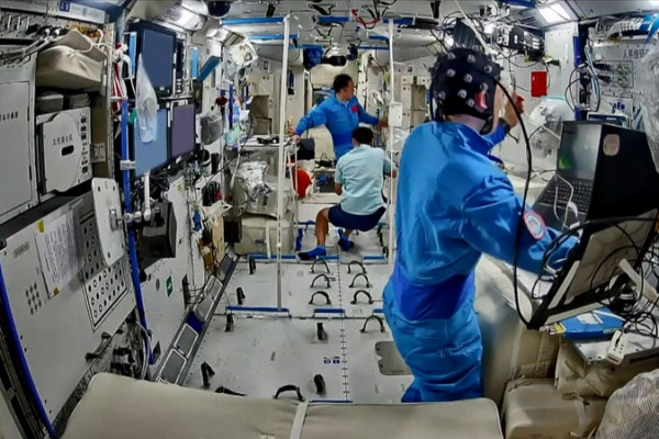 Shenzhou-21 Crew's Space Lab: Brainwaves, Plants & Battery Science 🚀