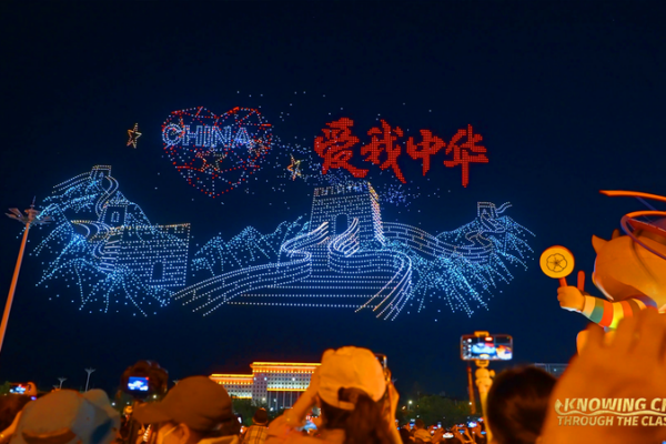 Dazzling_Drone_Shows__Qin_Haiqun_s_Team_Bags_3_Guinness_Records