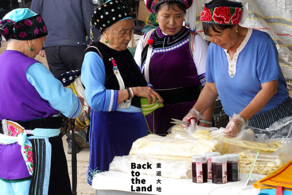 Sunrise Vibes: Exploring Dali’s Morning Market