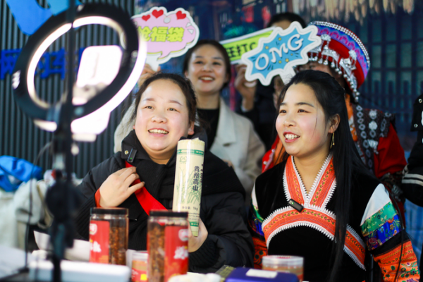 China's Digital Consumption Hits 9.37T¥ in H1 2025 🚀