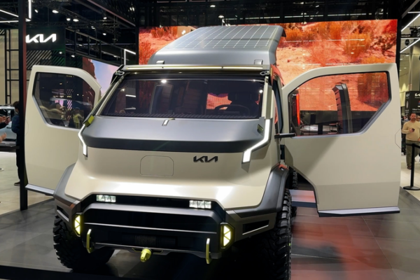 EV_Boom_2025__Chinese_Mainland_Outpaces_U_S_