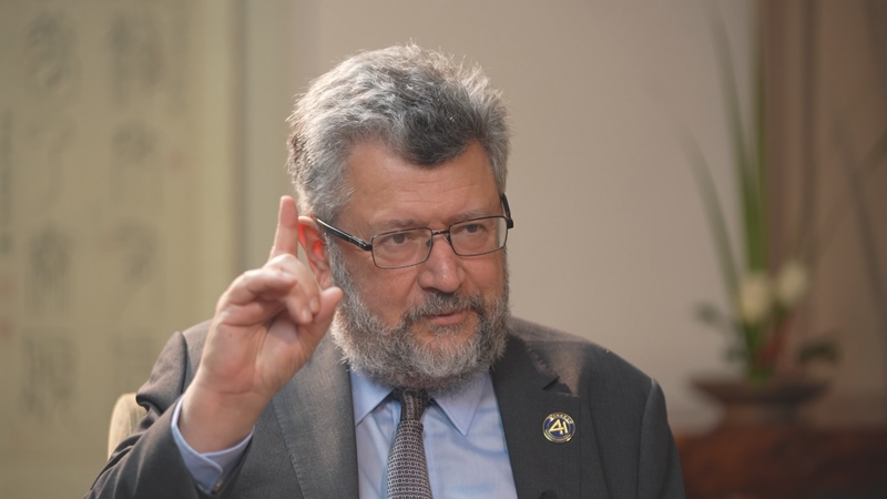 Fields_Medalist_Hails_Chinese_Mainland_s_Rise_in_Global_Science_at_Tengchong_Forum video poster