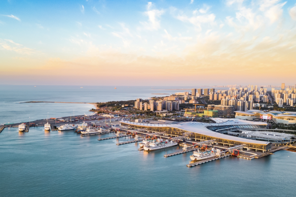 Hainan_Free_Trade_Port_Poised_to_Become_Global_Investment_Hub video poster