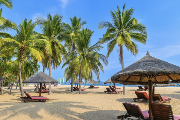 Hainan_s_Tourism__Model_Sparks_Fresh_Spending_Trends video poster