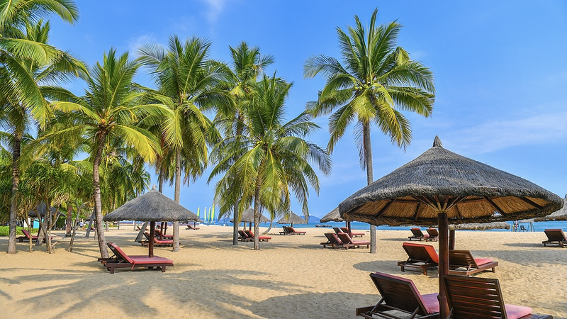 Hainan_s_Tourism__Model_Sparks_Fresh_Spending_Trends_poster - Namaste Headlines Hainan_s_Tourism__Model_Sparks_Fresh_Spending_Trends video poster