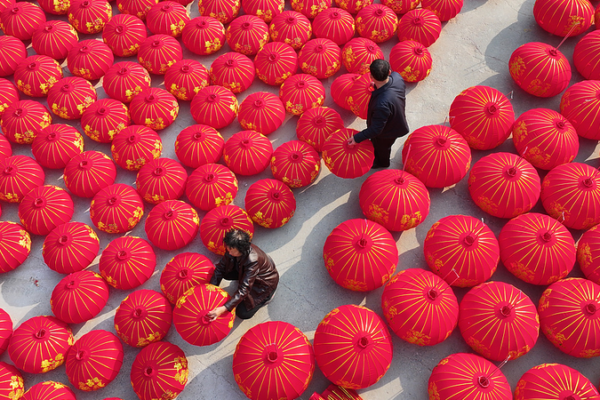 Handcrafted_Lanterns_Light_Up_Festive_Season_in_Shanxi_Village