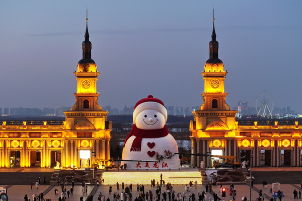 Harbin_Unveils_19m_Snowman_Ahead_of_Winter_Tourism_Peak