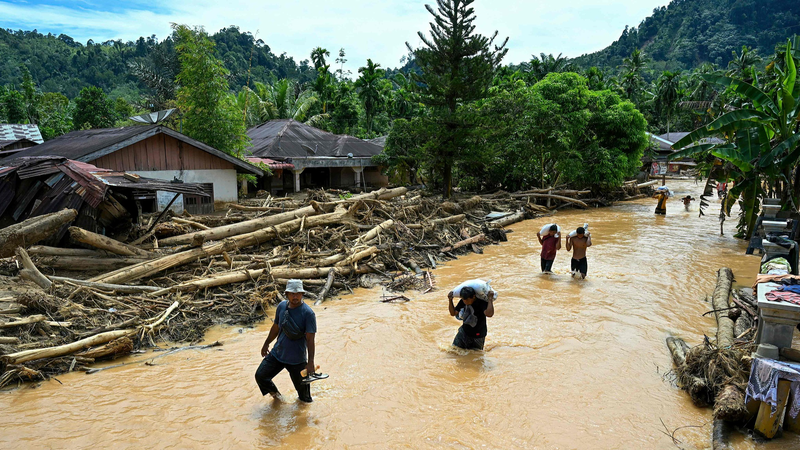 Indonesia_Floods_Leave_712_Dead__Over_1M_Displaced_in_Sumatra