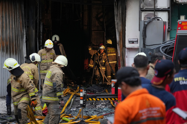Massive_Fire_Erupts_in_Seven_Story_Jakarta_Office_Building video poster