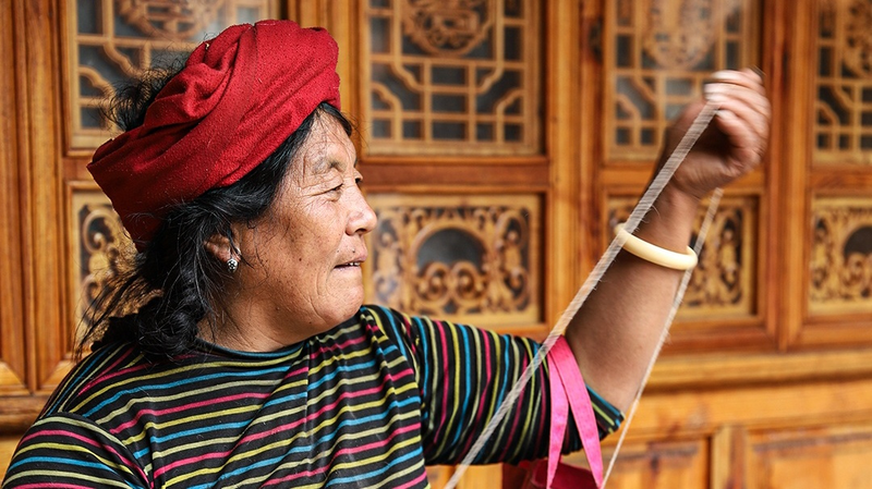 Mosuo_Weaving__Matrilineal_Craft_from_Lugu_Lake - Namaste Headlines Mosuo_Weaving__Matrilineal_Craft_from_Lugu_Lake