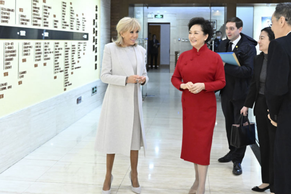 Peng_Liyuan_and_Brigitte_Macron_Spotlight_Beijing_s_Iconic_Theatre