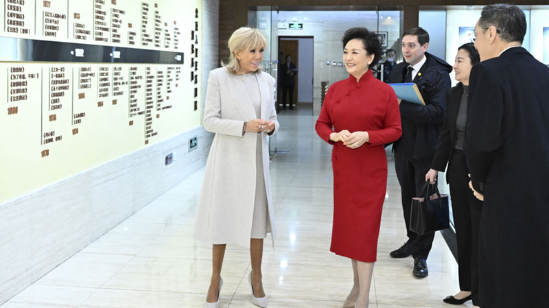 Peng_Liyuan_and_Brigitte_Macron_Spotlight_Beijing_s_Iconic_Theatre