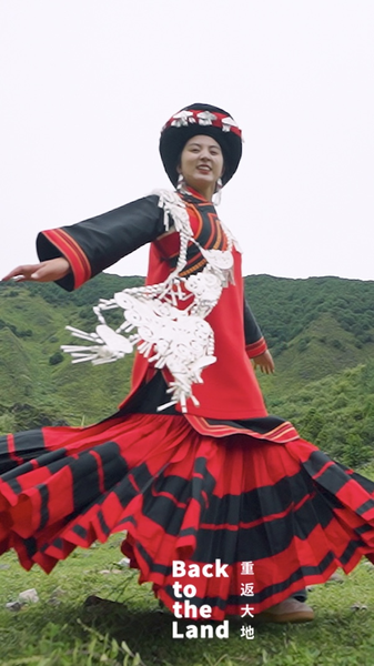 Reborn_Bridal_Legends__Ancient_Yi_Gowns_Meet_Modern_Flair video poster