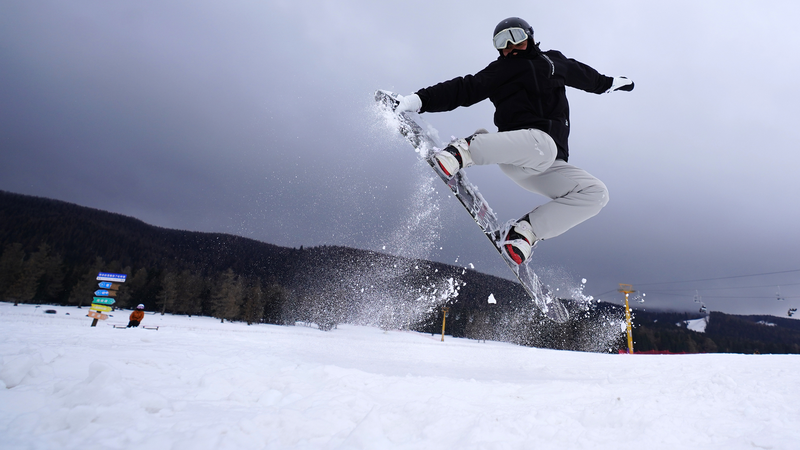 Songshutang_Ski_Resort_in_Xinjiang_Opens_for_Winter_Fun