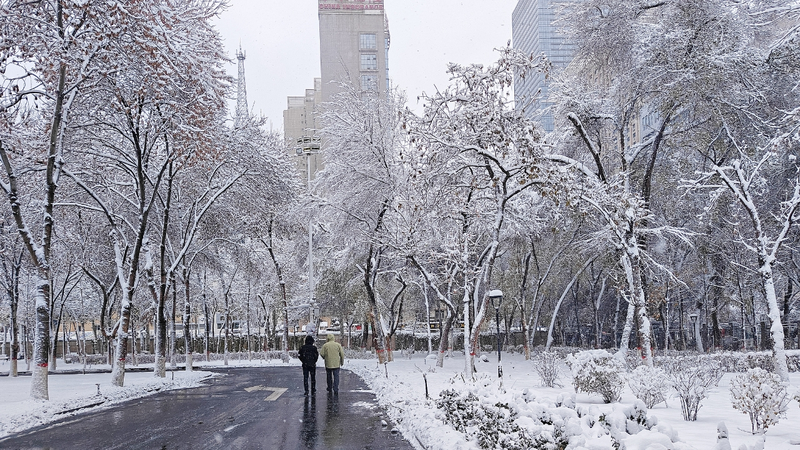 U6DE7YQ5AE7ERABBBOPT - Namaste Headlines Blizzard Hits Xinjiang: Travel Chaos & Deep Freeze ❄️ video poster