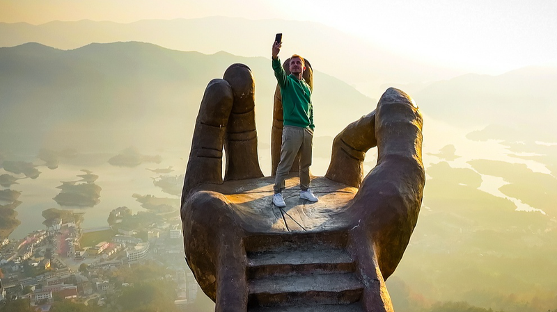 V4P6PLCFRGASCLEB9Z75 - Namaste Headlines Hubei’s Buddha’s Hand: Asia’s New Cliffside Selfie Spot