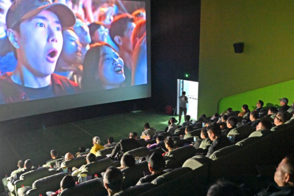 Volunteer_Cinema_Transforms_Movie_Experience_for_the_Visually_Impaired