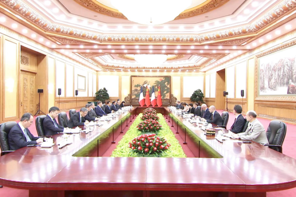 Xi___Macron_Unite__China_and_France_Must_Stand_on_the_Right_Side_of_History video poster