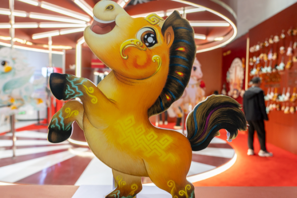 Year_of_the_Horse_Gala_Mascot_Store_Debuts_at_Shenzhen_Metro