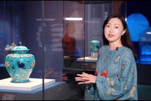 1500m_Deep__Reviving_500_Year_Old_Ceramics_from_the_South_China_Sea video poster