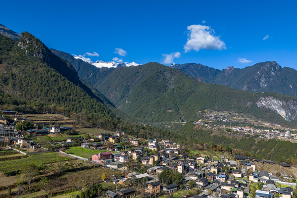 326_Rescuers_Battle_40ha_Wildfire_in_Yunnan__2_Days_On