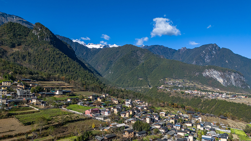 326_Rescuers_Battle_40ha_Wildfire_in_Yunnan__2_Days_On