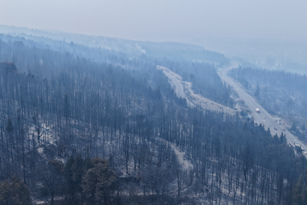 3_000_Tourists_Evacuated_as_Wildfires_Rage_in_Argentine_Patagonia