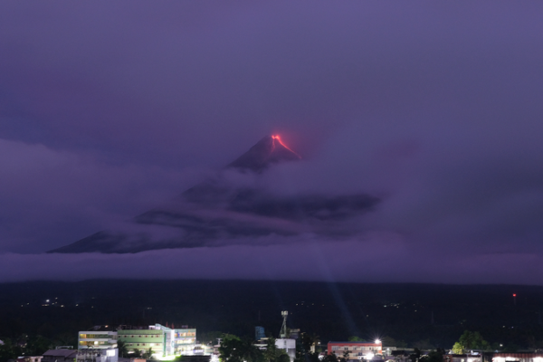 Mayon Volcano Oozes Lava, 1,000 Families Evacuated 🌋🚨