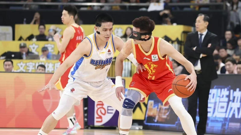 Guangsha Lions Roar to CBA Lead with 77–74 Win over Beijing