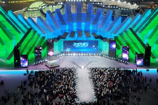 Harbin’s Ice & Snow Wonderland Shines on New Year’s Eve ❄️