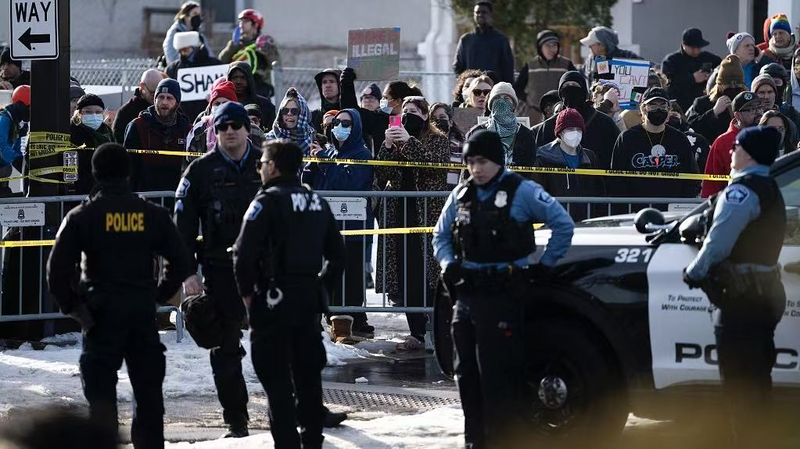 Minneapolis Erupts in ‘Noise Demo’ as ICE Launches Major Enforcement video poster