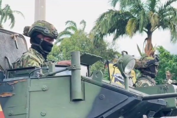 Colombia_Mobilizes_Troops_on_Venezuela_Border_Over_Refugee_Fears video poster