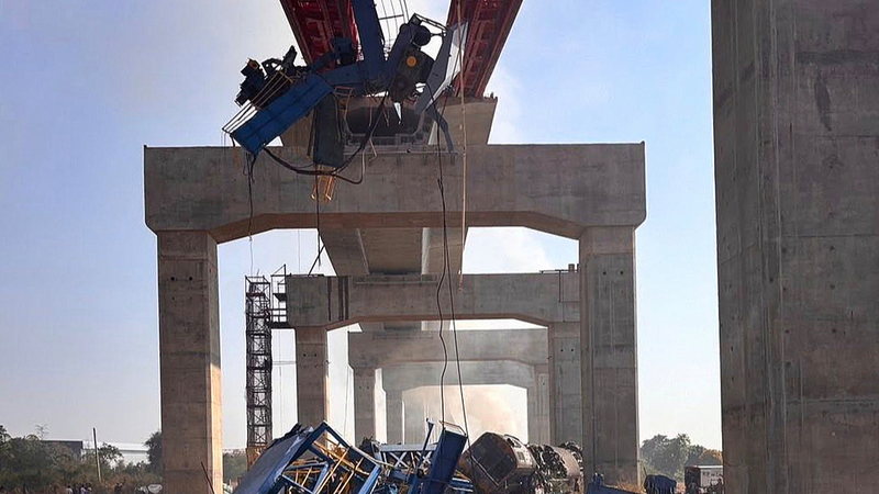 Crane_Collapse_on_Thai_High_Speed_Train_Leaves_Multiple_Dead video poster