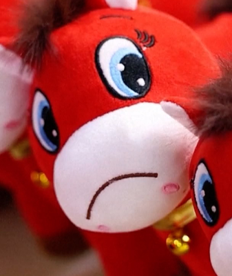 Crying_Horse_Plush_Surprise__From_Factory_Oops_to_Global_Viral_Hit video poster