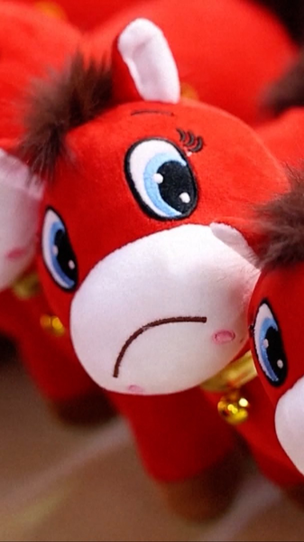 Crying_Horse_Plush_Surprise__From_Factory_Oops_to_Global_Viral_Hit video poster