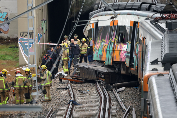 Deadly_train_crash_near_Barcelona_after_wall_collapse